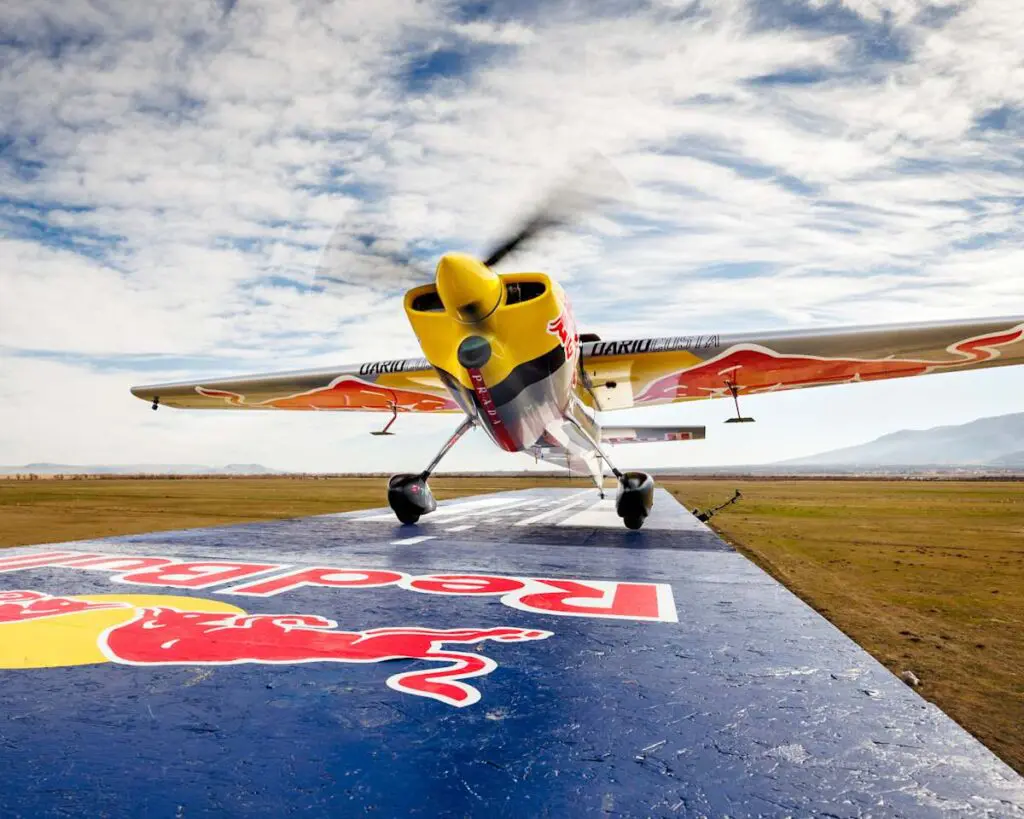 dario-costa-red-bull-train-landing.