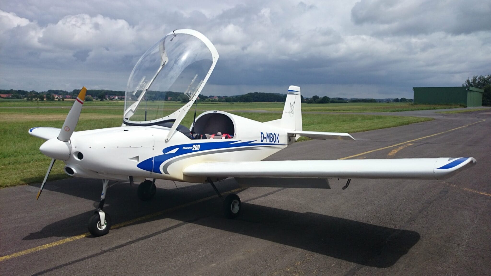 Alpi Aviation Pioneer 200 • Piloot & Vliegtuig