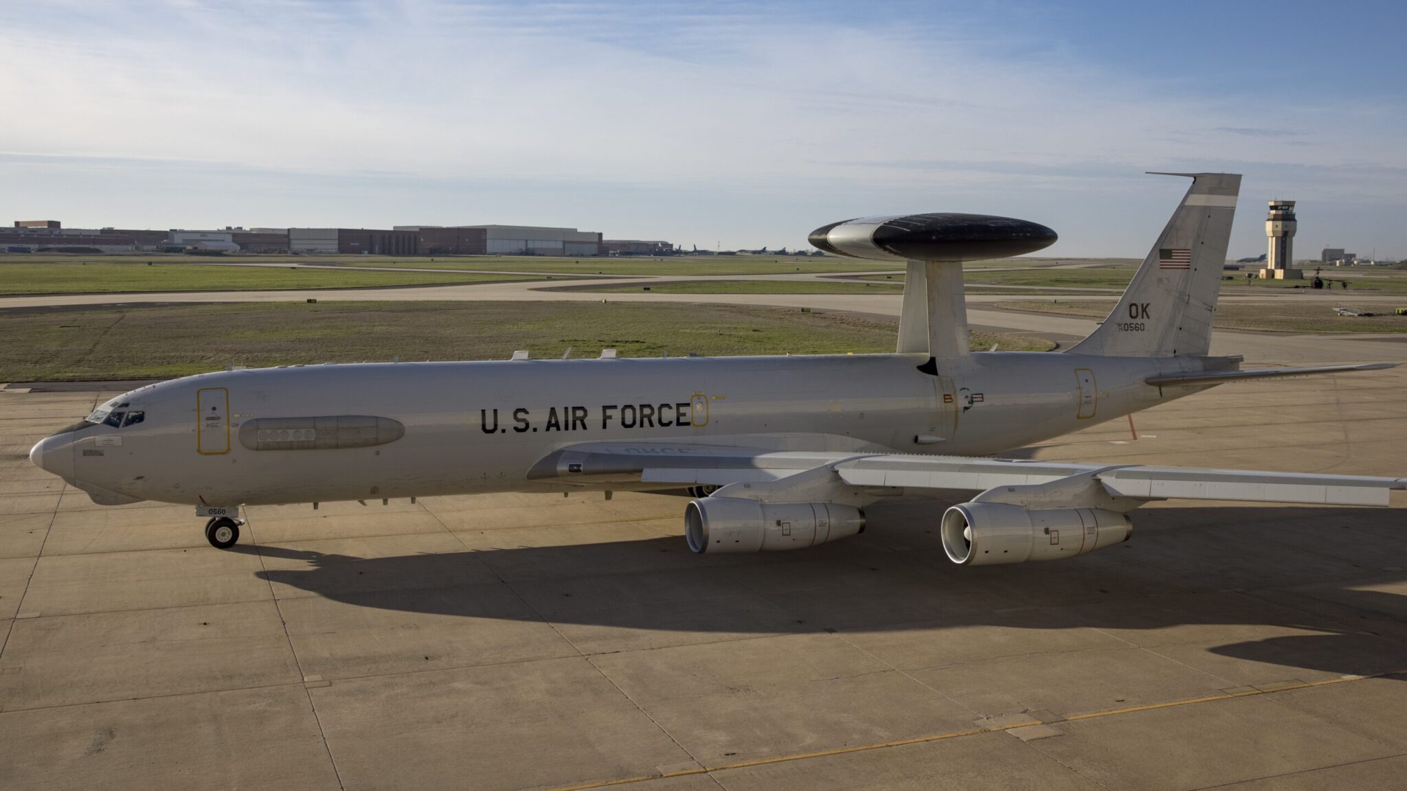 US Deploys First E-3 Sentry AWACS • Pilot & Aircraft