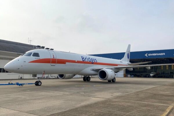 Embraer E190.