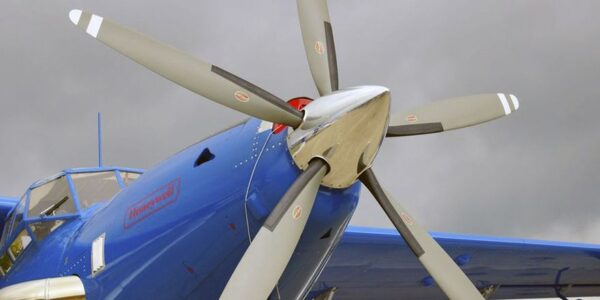 AV901 propeller.