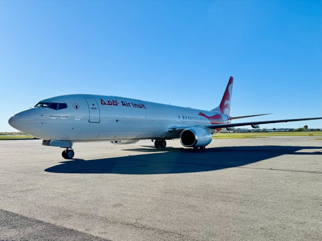 Air-Inuit-737-800-Combi-